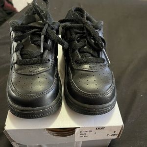 Gently used little kids black size 8 Air Force 1’s